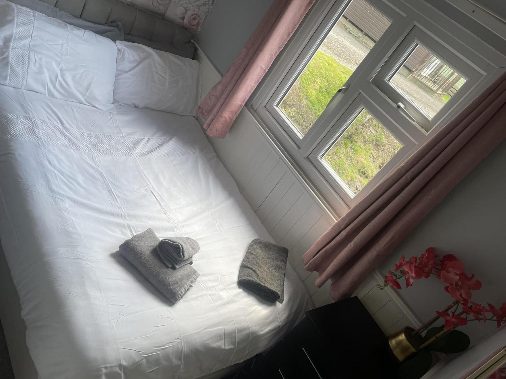 Charming Chalet Nestled In Heart Of Clarach Bay Aberystwyth Eksteriør bilde